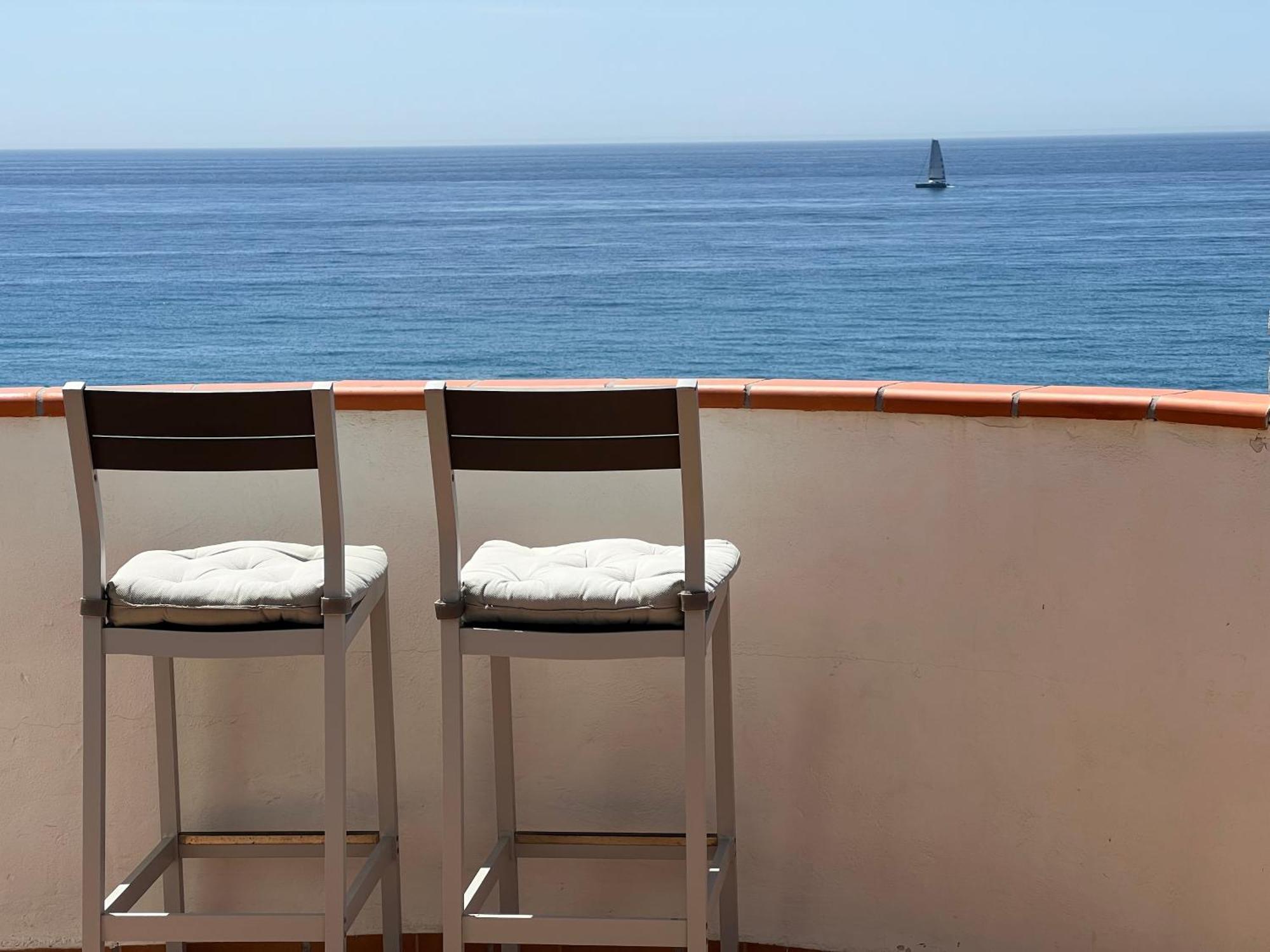 Beachfront Penthouse Apartment With Large Terrace And Breathtaking Sea Views Close To Marbella Spain Sitio de Calahonda Exteriér fotografie