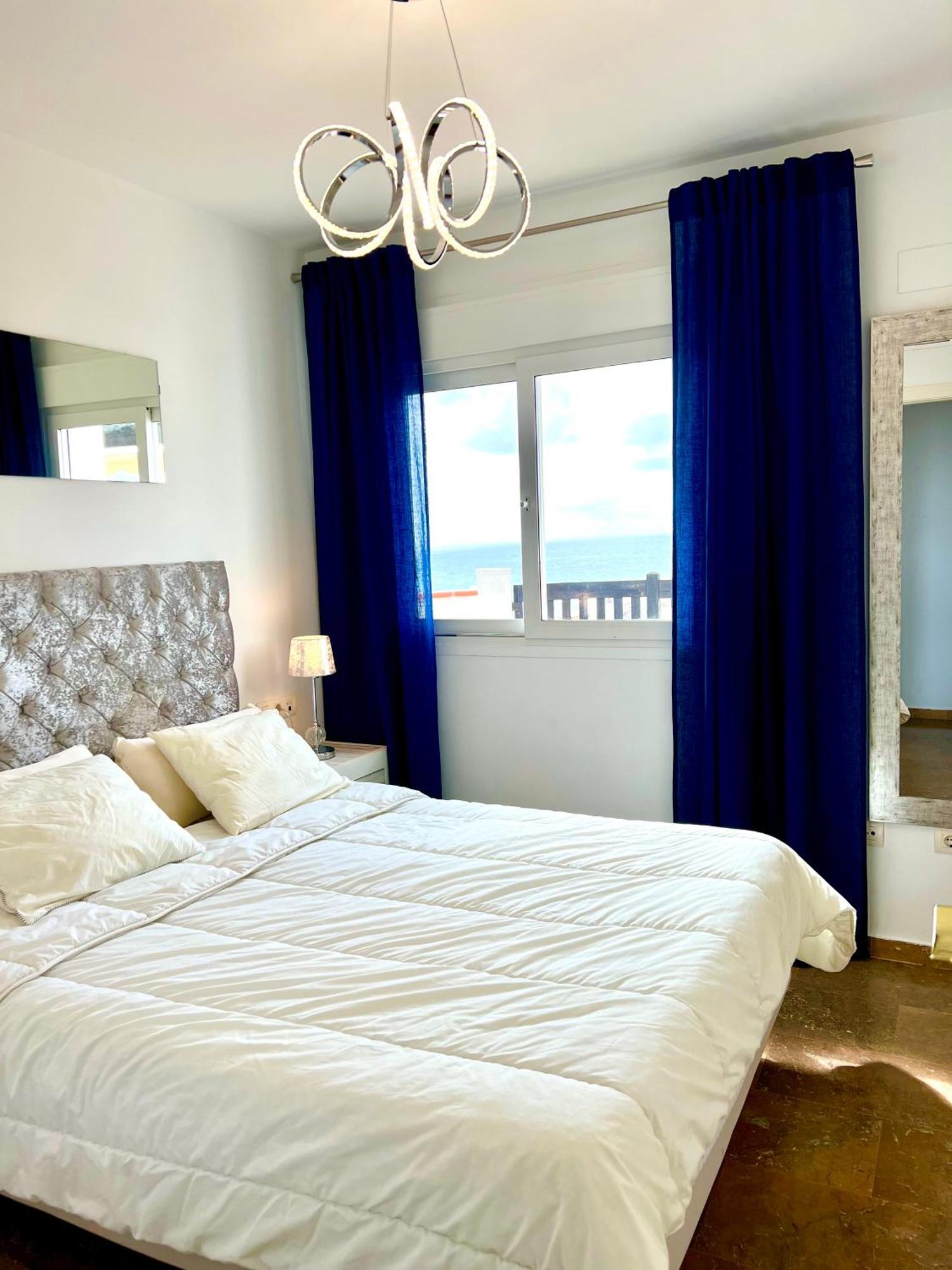 Beachfront Penthouse Apartment With Large Terrace And Breathtaking Sea Views Close To Marbella Spain Sitio de Calahonda Exteriér fotografie