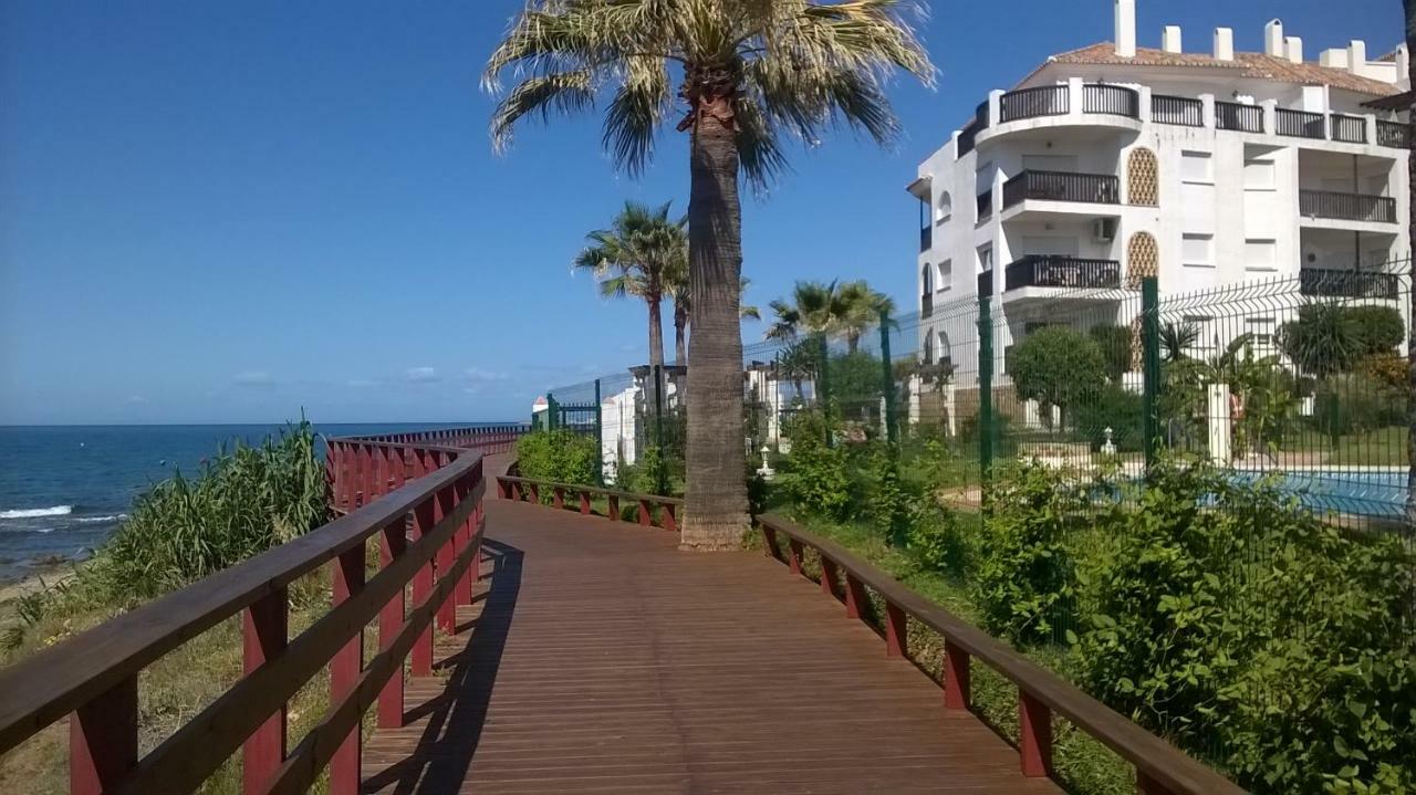 Beachfront Penthouse Apartment With Large Terrace And Breathtaking Sea Views Close To Marbella Spain Sitio de Calahonda Exteriér fotografie
