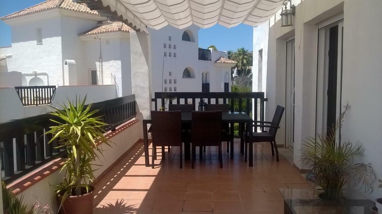 Beachfront Penthouse Apartment With Large Terrace And Breathtaking Sea Views Close To Marbella Spain Sitio de Calahonda Exteriér fotografie