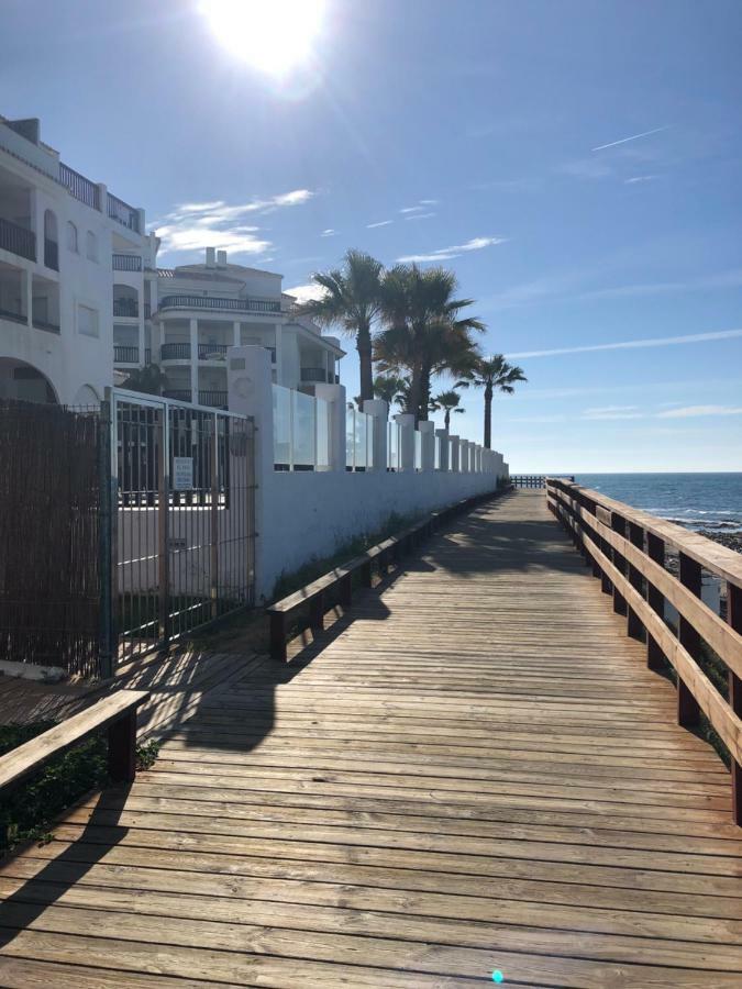 Beachfront Penthouse Apartment With Large Terrace And Breathtaking Sea Views Close To Marbella Spain Sitio de Calahonda Exteriér fotografie